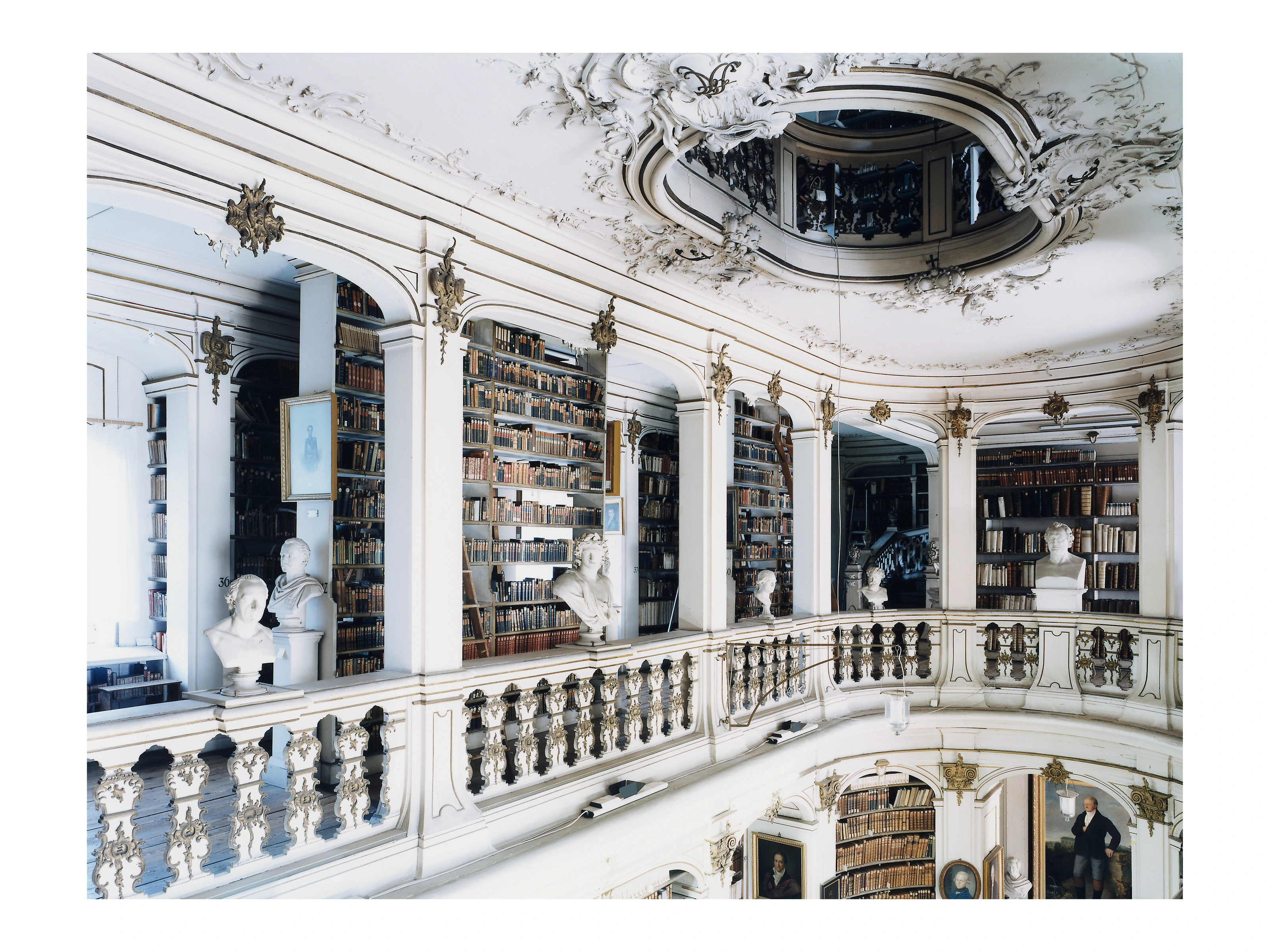 Candida Höfer: Herzogin Anna Amalia Bibliothek Weimar VII, 2004