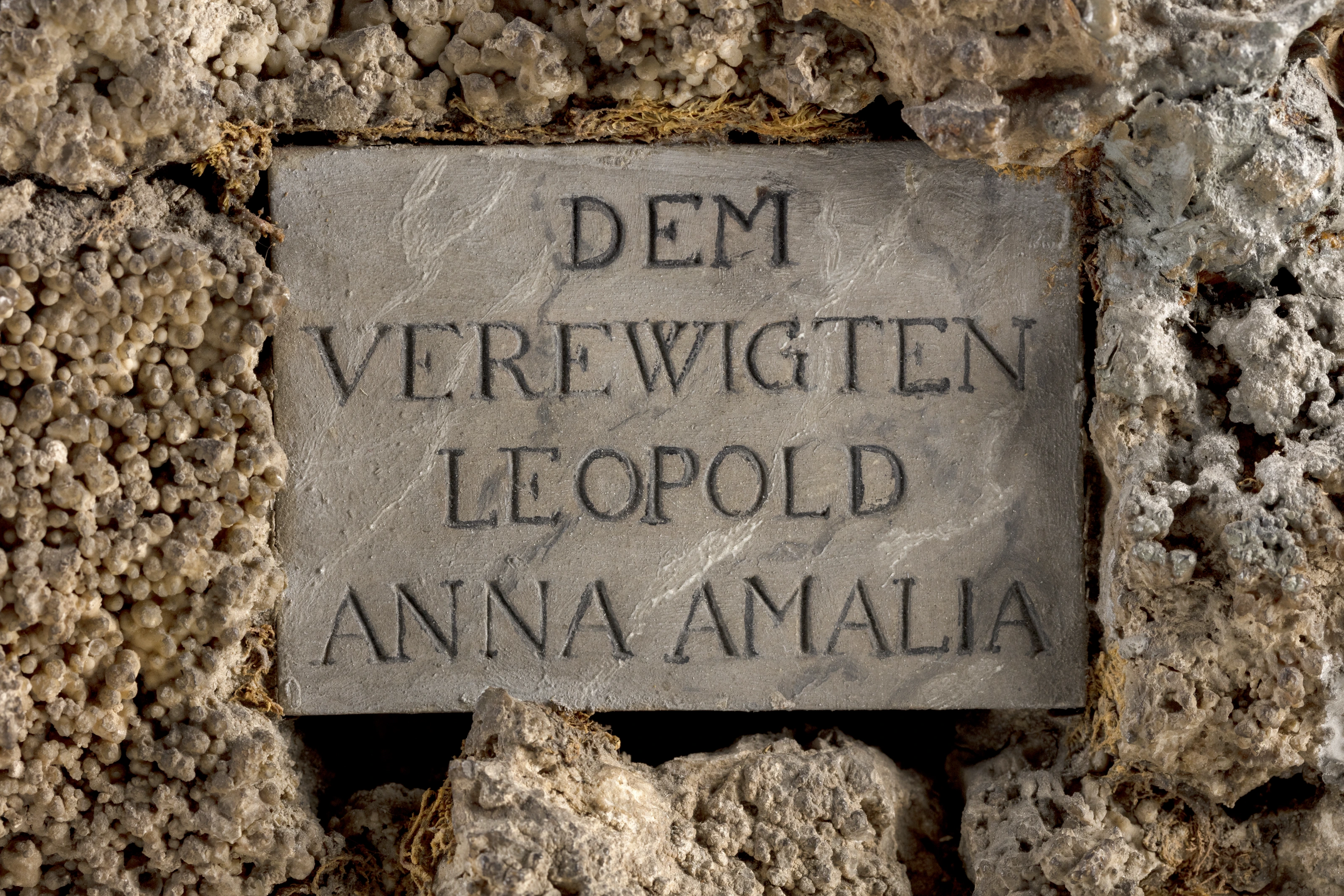 Detail: Inschrift „DEM / VEREWIGTEN / LEOPOLD / ANNA AMALIA“