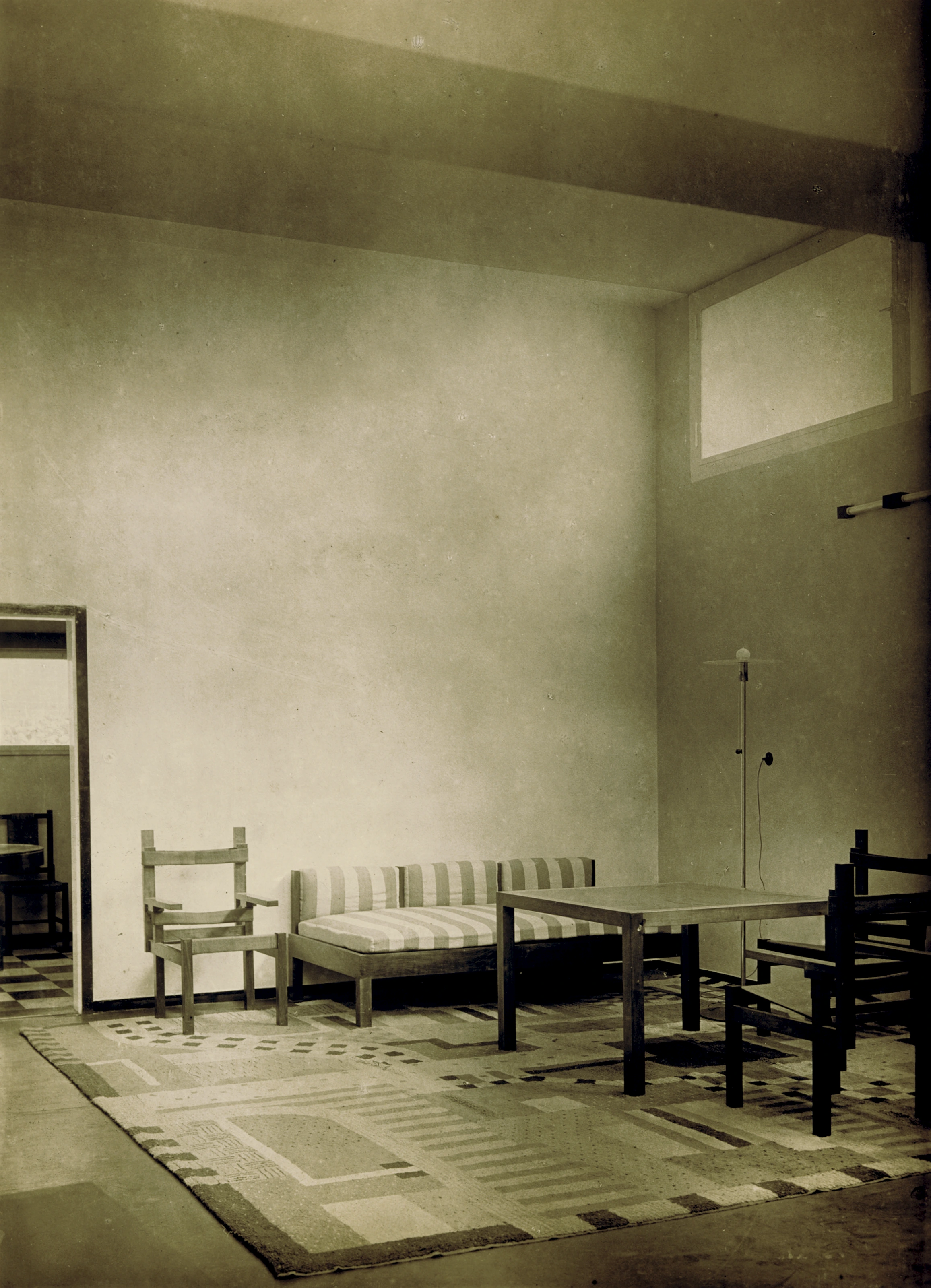Wohnzimmer nach der Fertigstellung, um 1923 © BUW, Archiv der Moderne
